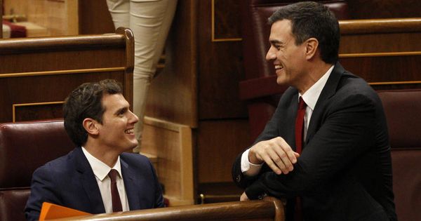 Foto: Albert Rivera y Pedro Sánchez en el Congreso de los Diputados. (EFE)