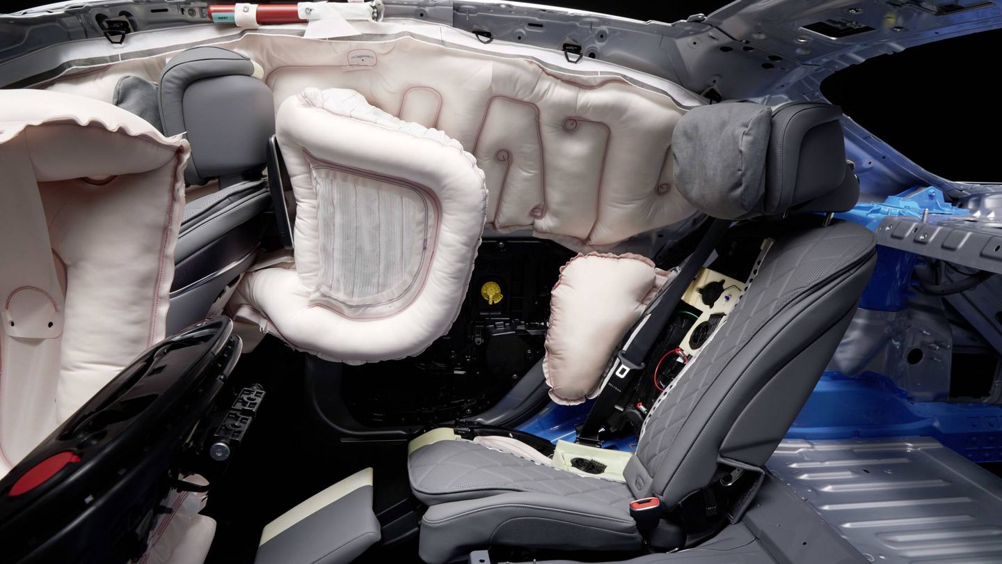 Los airbags con inteligencia artificial harán que los cinturones sean obsoletos.