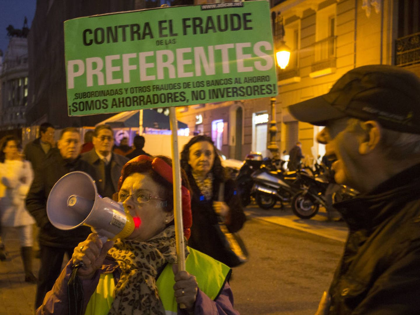 Una manifestación en Madrid contra la estafa de las preferentes en 2014. (iStock)