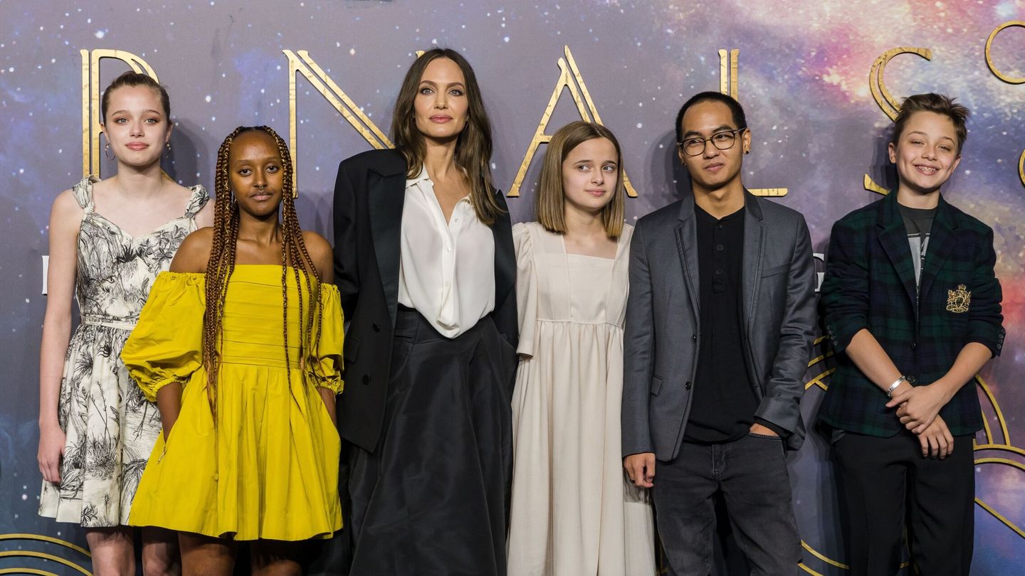 Angelina Jolie y sus hijos, en la premier de 'Eternals'. (EFE) 