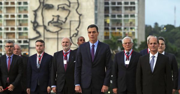 Foto: Pedro Sánchez a su llegada a Cuba. (EFE)