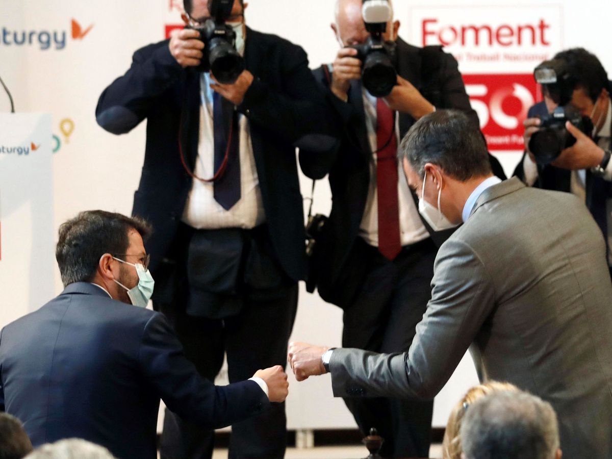 Foto: El presidente del Gobierno, Pedro Sánchez, y el presidente de la Generalitat, Pere Aragonès. (EFE)