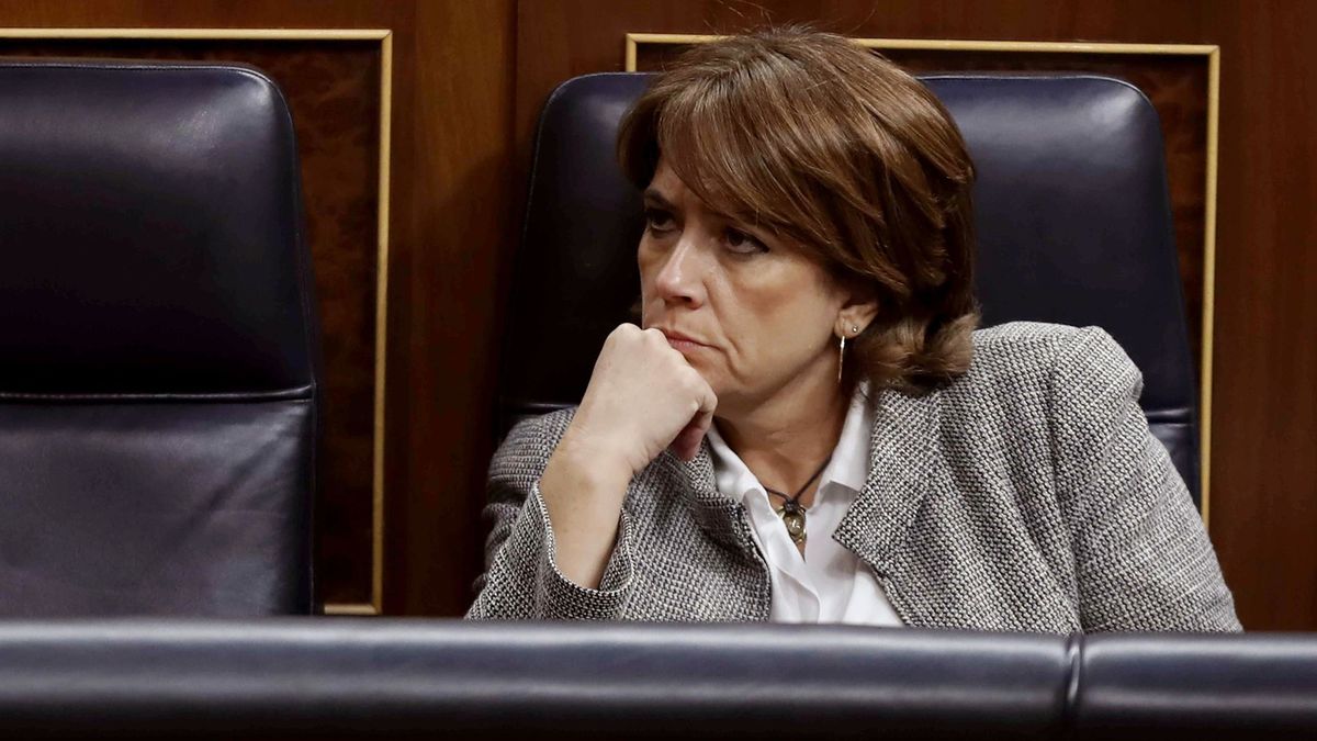 La ministra Delgado pasa de los asesinatos de ETA sin resolver
