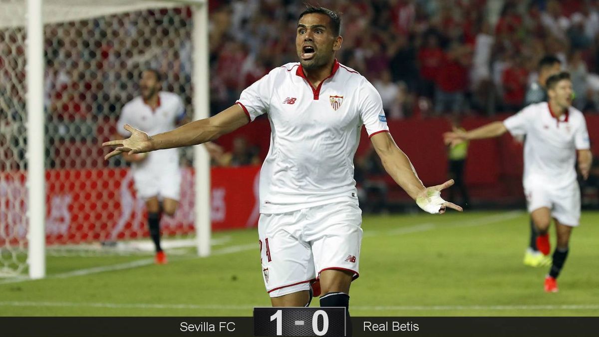 El Sevilla se lleva el derbi, pero Poyet consigue que no se hable del partido
