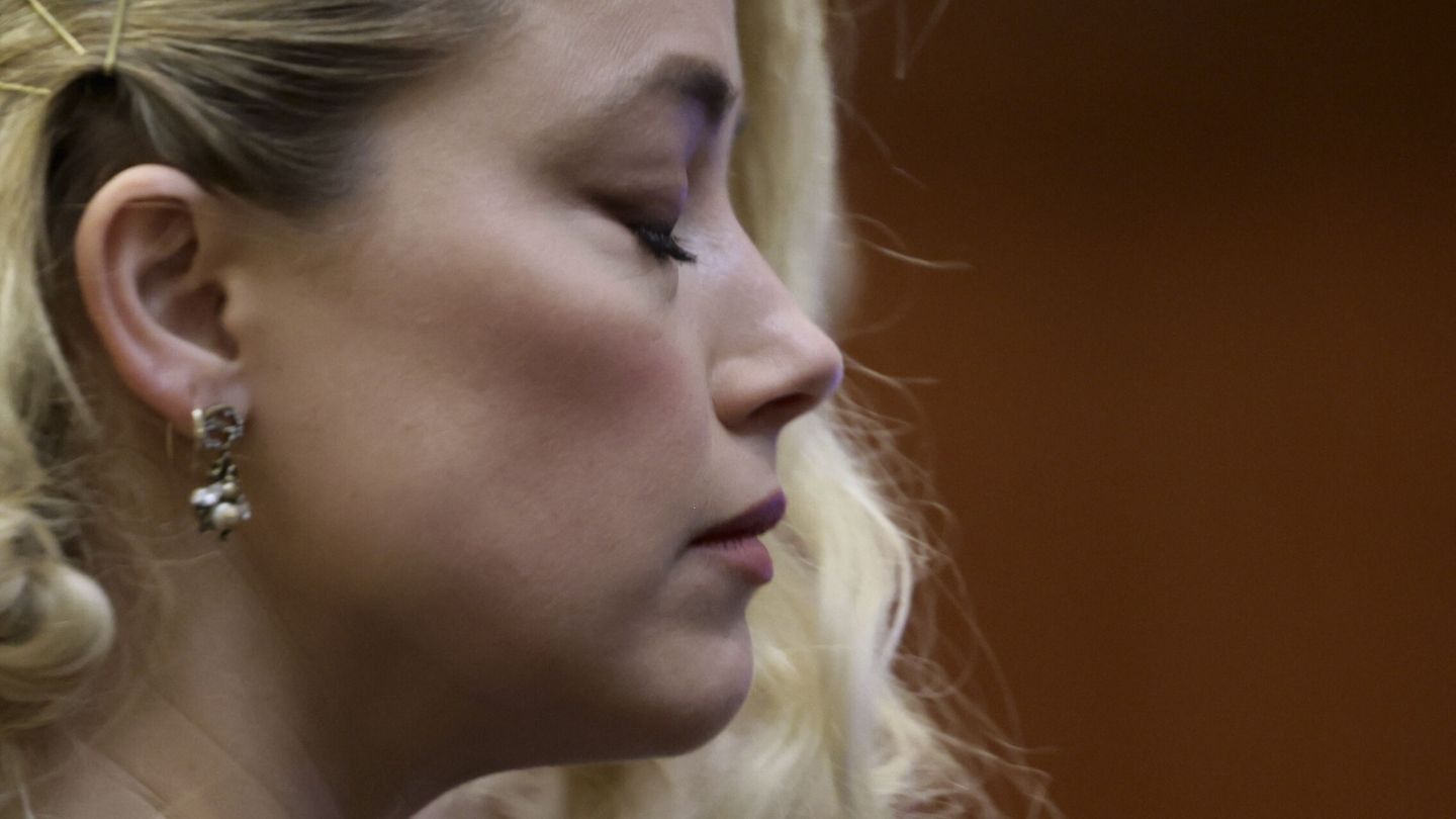 Amber Heard, disgustada tras conocer la decisión del jurado. (EFE)