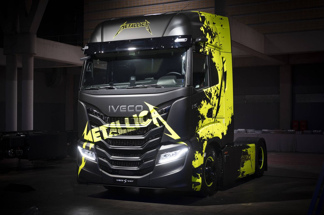 El grupo musical Metallica empleará camiones eléctricos de Iveco en su gira europea del 2024.