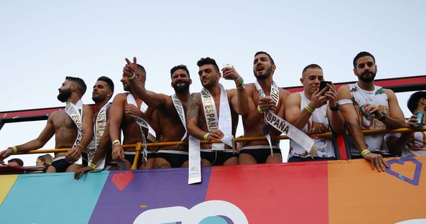 Foto: Carroza con candidatos a Mr. Gay España en el desfile del World Pride 2017. (EFE)