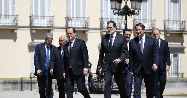 Foto: Los siete líderes del sur de Europa, encabezados por Rajoy. (Reuters)