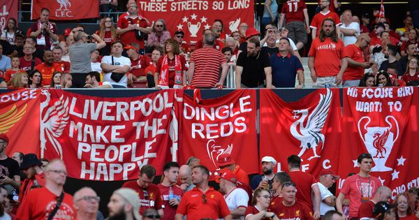 Foto: Los aficionados del Liverpool en la grada del Metropolitano. (Efe)