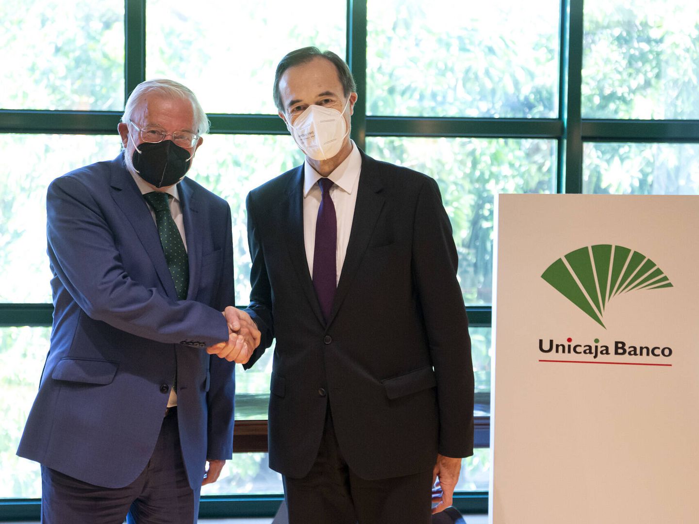 Manuel Azuaga y Manuel Menéndez, presidente y consejero delegado de Unicaja Banco.