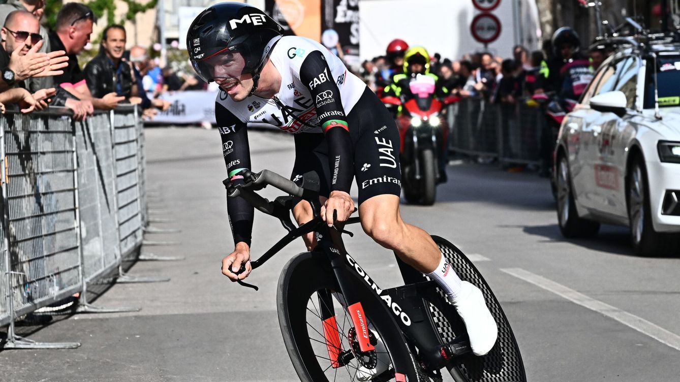 Foto: Pescara (Italy), 06 05 2023.- Portuguese rider Joao Pedro Almeida of Uae Emirates Team in action during the first stage of the 2023 Giro d'Italia cycling race, a time trial over 19,6 km from Fossacesia Marina to Ortona, Italy, 06 May 2023. (Ciclismo, Ita