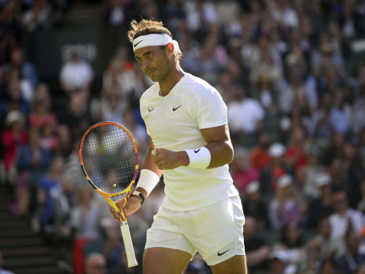 Foto: Rafa Nadal festeja un punto en su debut en Wimbledon. (REUTERS/Toby Melville)