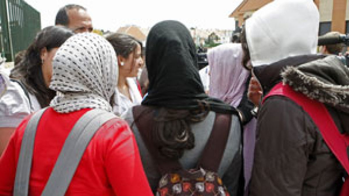 El Instituto de Pozuelo mantiene la prohibición del uso del velo en las aulas