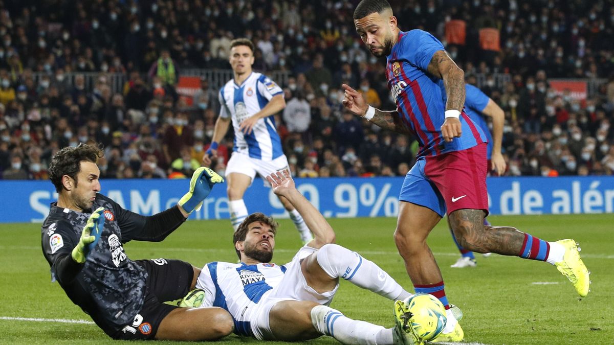 Un penalti de "chiste", la rajada de RDT y la flor del Barça. Así fue el debut de Xavi