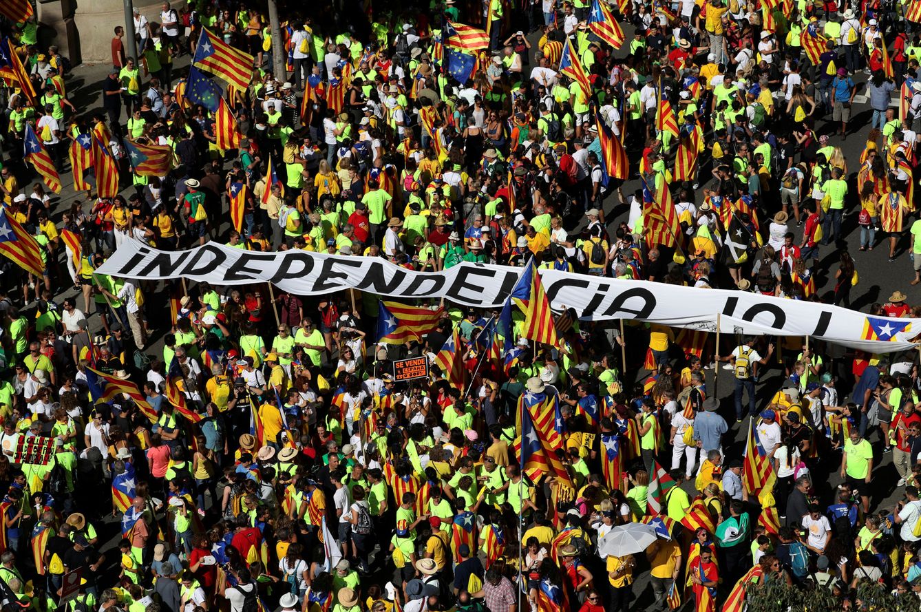 Los asistentes a la Diada se manifestaban a favor del referéndum catalán. (Reuters)