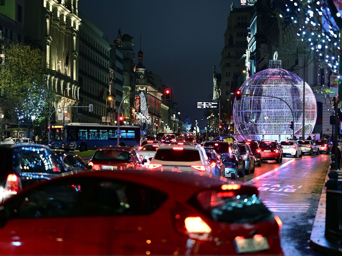 Tráfico en el centro de Madrid durante las navidades de 2020. Foto: EFE