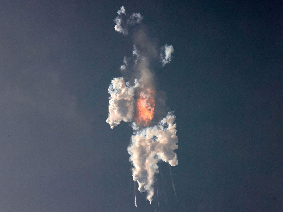 Foto: La primera prueba de la nave Starship terminó con una gran explosión (Reuters/Joe Skipper)