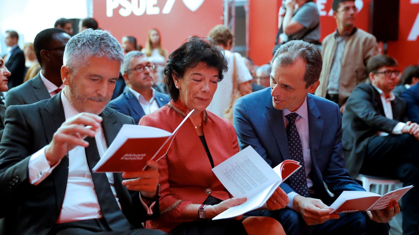 Fernando Grande-Marlaska, Isabel Celaá y Pedro Duque, el pasado 7 de octubre, en la presentación del adelanto del programa electoral del PSOE para el 10-N, en Madrid. (EFE)