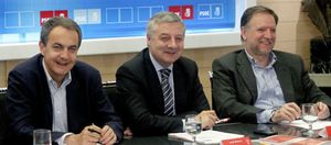 El PSOE convoca hoy una farsa de primarias tras el 'dedazo' de Zapatero a Rubalcaba