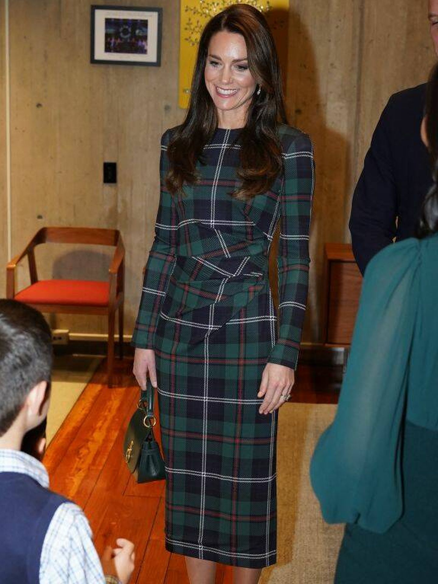 Kate Middleton con el vestido verde a cuadros de Burberry. (Getty)