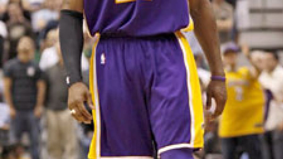 Bryant pone a los Lakers en las finales del Oeste