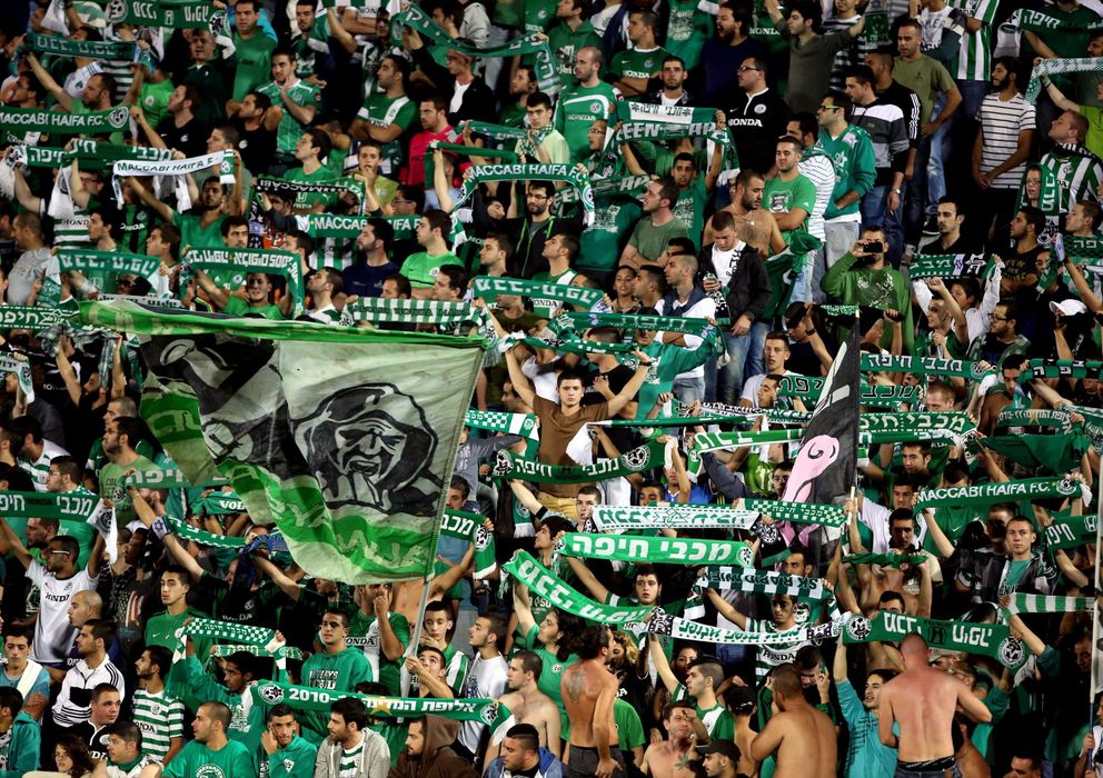 Foto: Aficionados del Maccabi Haifa, durante un partido de la pasada Liga Europa.