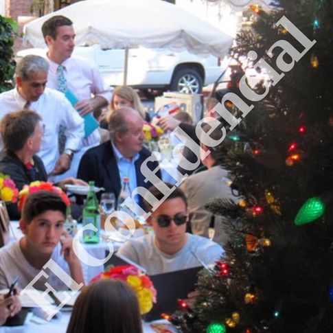 Foto: El rey don Juan Carlos disfruta de un almuerzo en 'The Ivy' (El Confidencial)