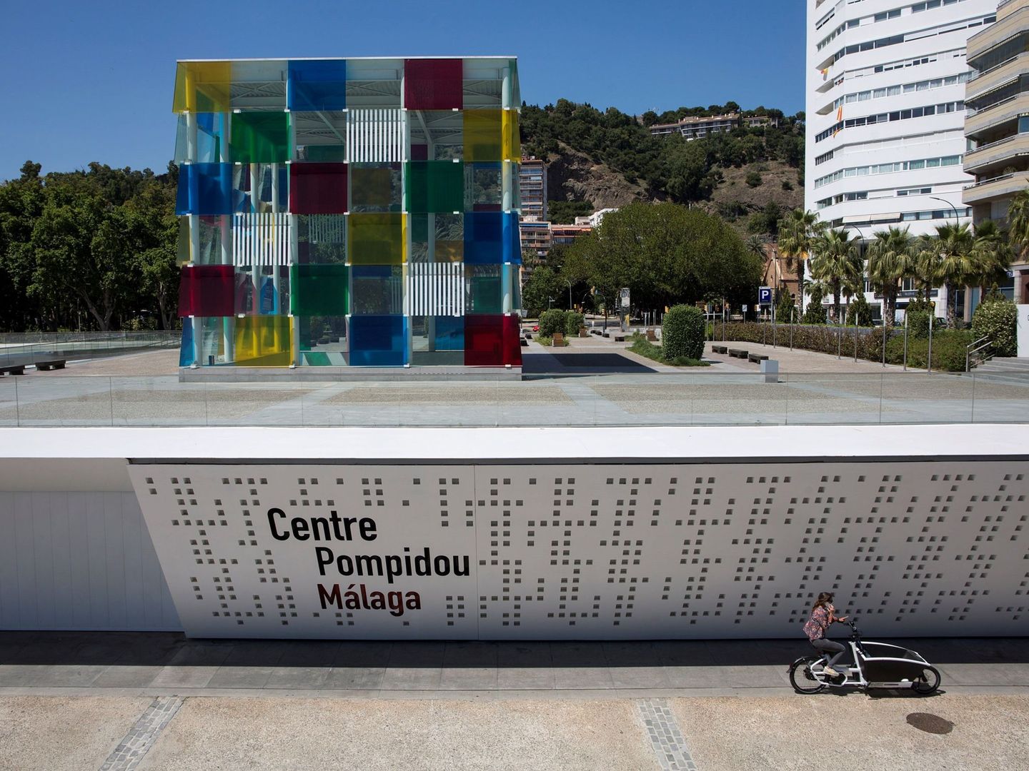 Entrada del Centre Pompidou Málaga, uno de los principales atractivos de la ciudad. (EFE)