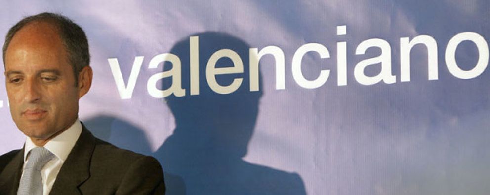 Foto: Rajoy sigue respaldando a Camps, pero en el PP le dan por ‘políticamente muerto’