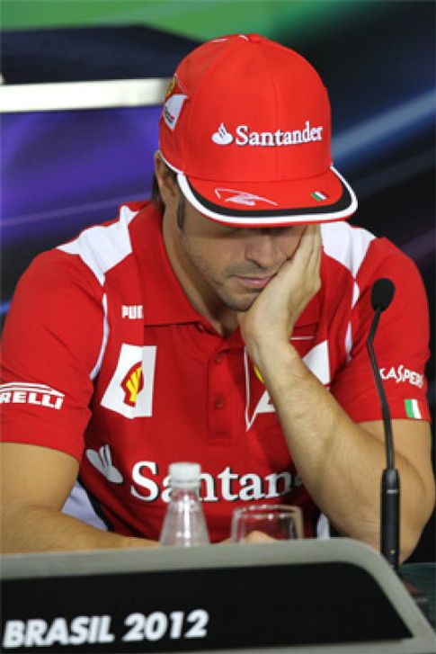 Foto: Alonso, con "menos presión que Vettel" sólo espera una "extraña combinación" para ganar