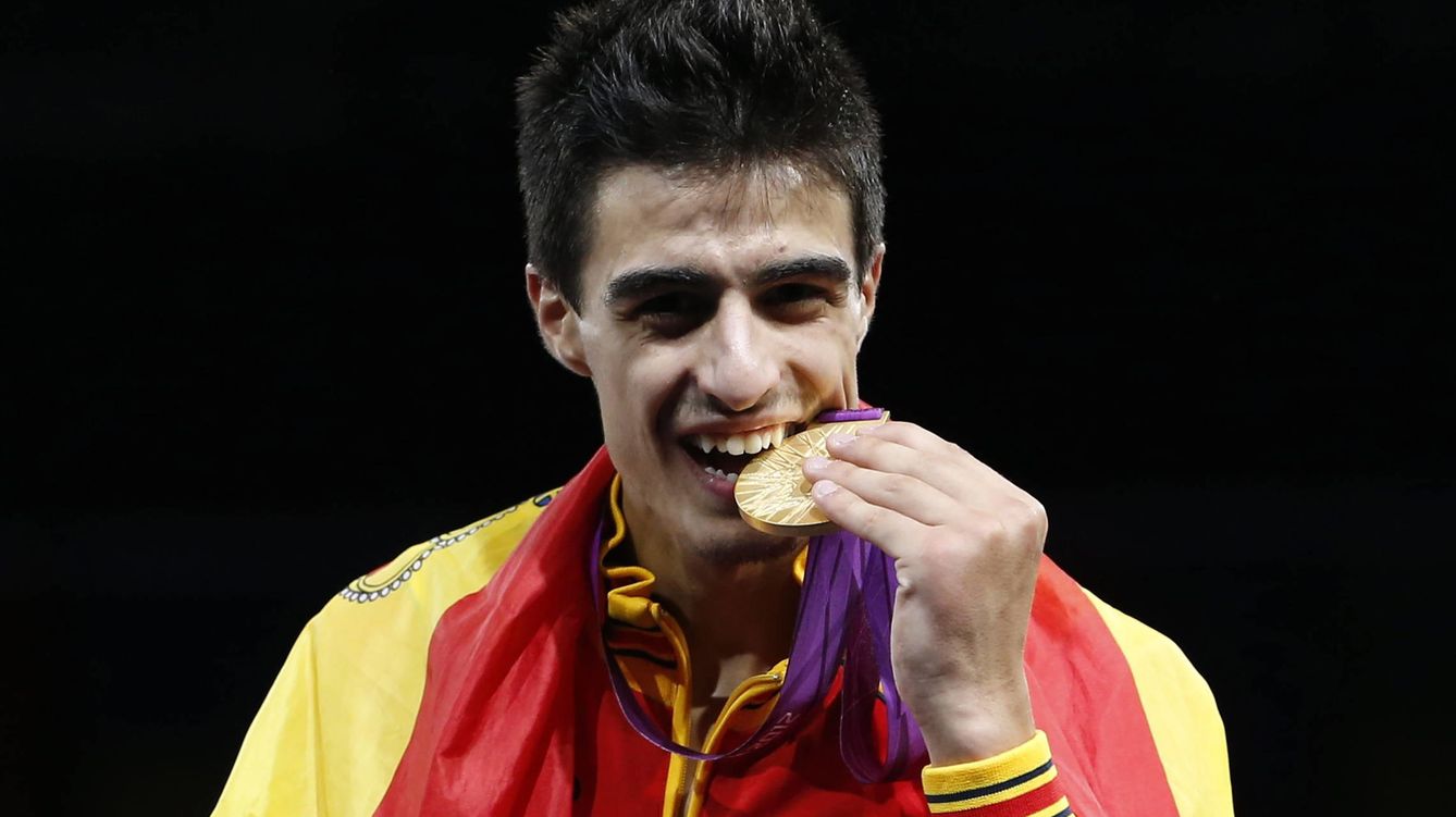Foto: Joel González posa con la medalla de oro en los Juegos Olímpicos de Londres (Efe).