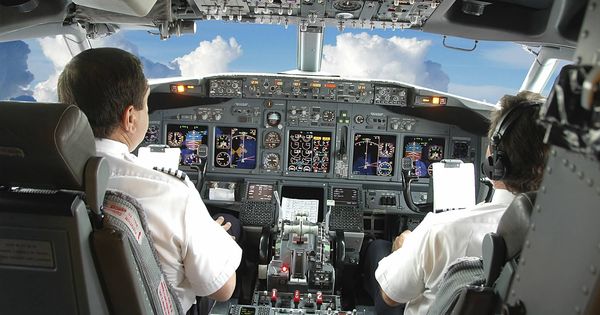 Foto: El gran debate de la aviación: ¿ha dejado la electrónica 'obsoletos' a los pilotos? 