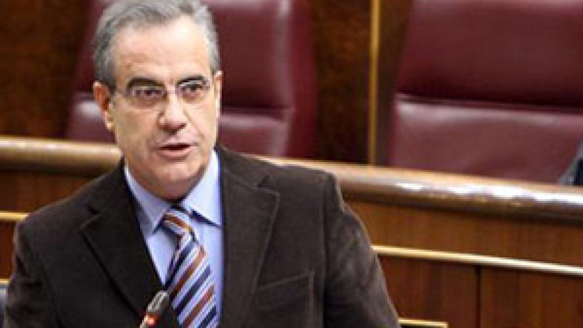 Corbacho avisa de que el Gobierno "no dará marcha atrás" en su reforma laboral pese a la huelga