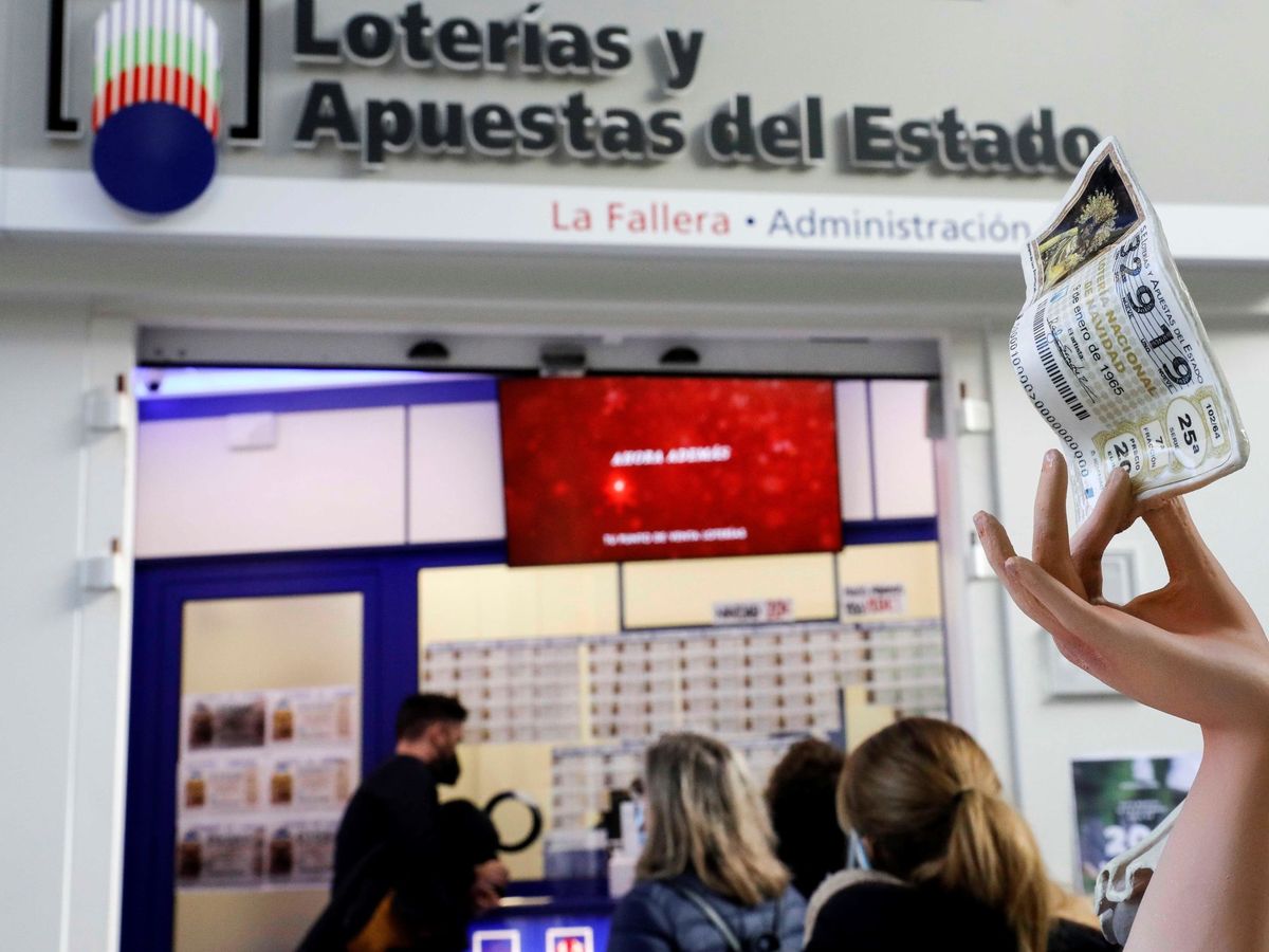 Foto: Administración de lotería en Valencia. (EFE)