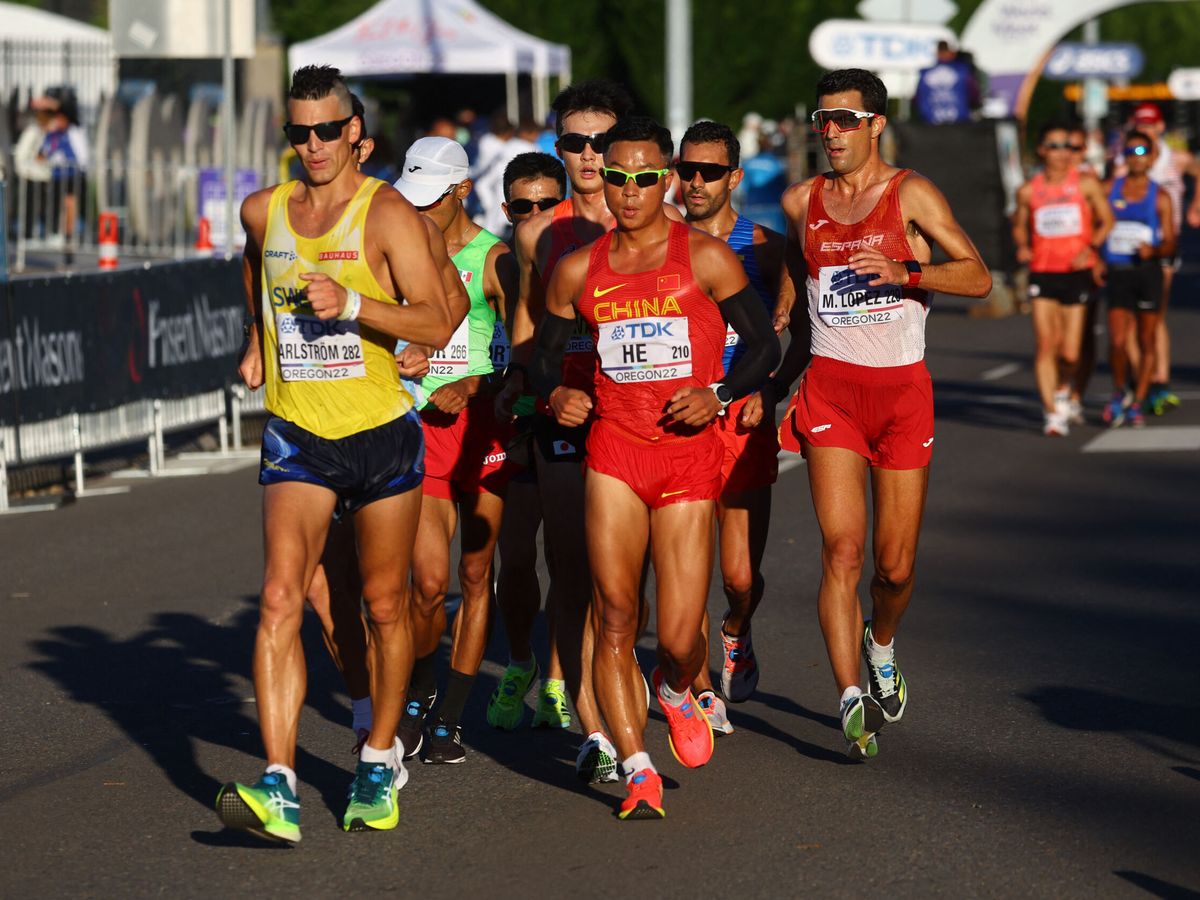 Foto: Miguel Ángel López, durante la carrera de 35 kilómetros del Mundial de atletismo. (Reuters/Mike Segar)