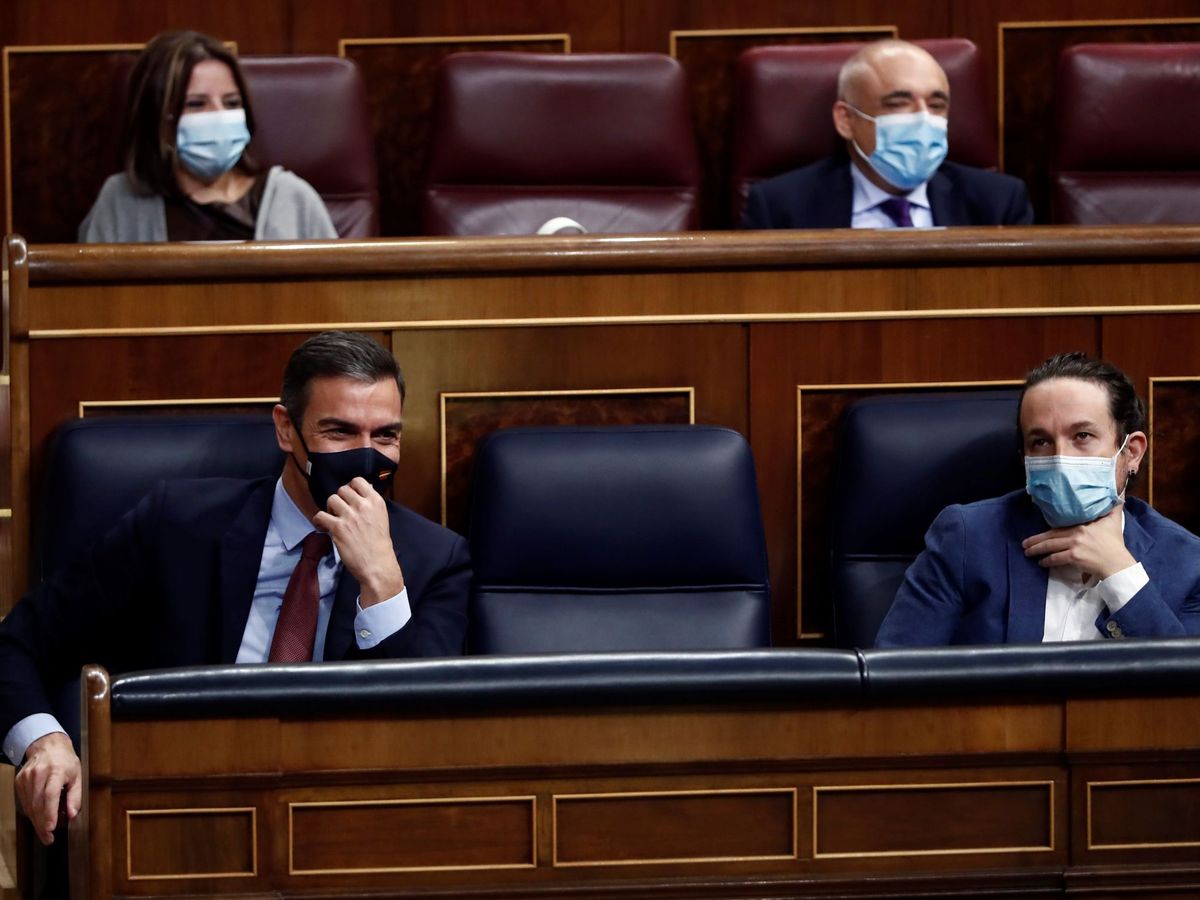 Foto: El presidente del gobierno Pedro Sánchez (i) y el vicepresidente Pablo Iglesias (d), durante la moción de censura de Vox. (EFE)