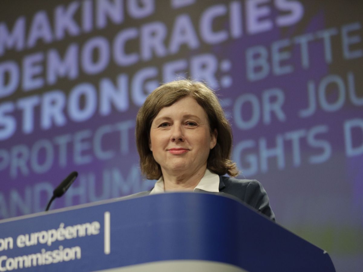 Foto: Vera Jourová, vicepresidenta de la Comisión Europea a cargo de Valores y Democracia. (EFE)