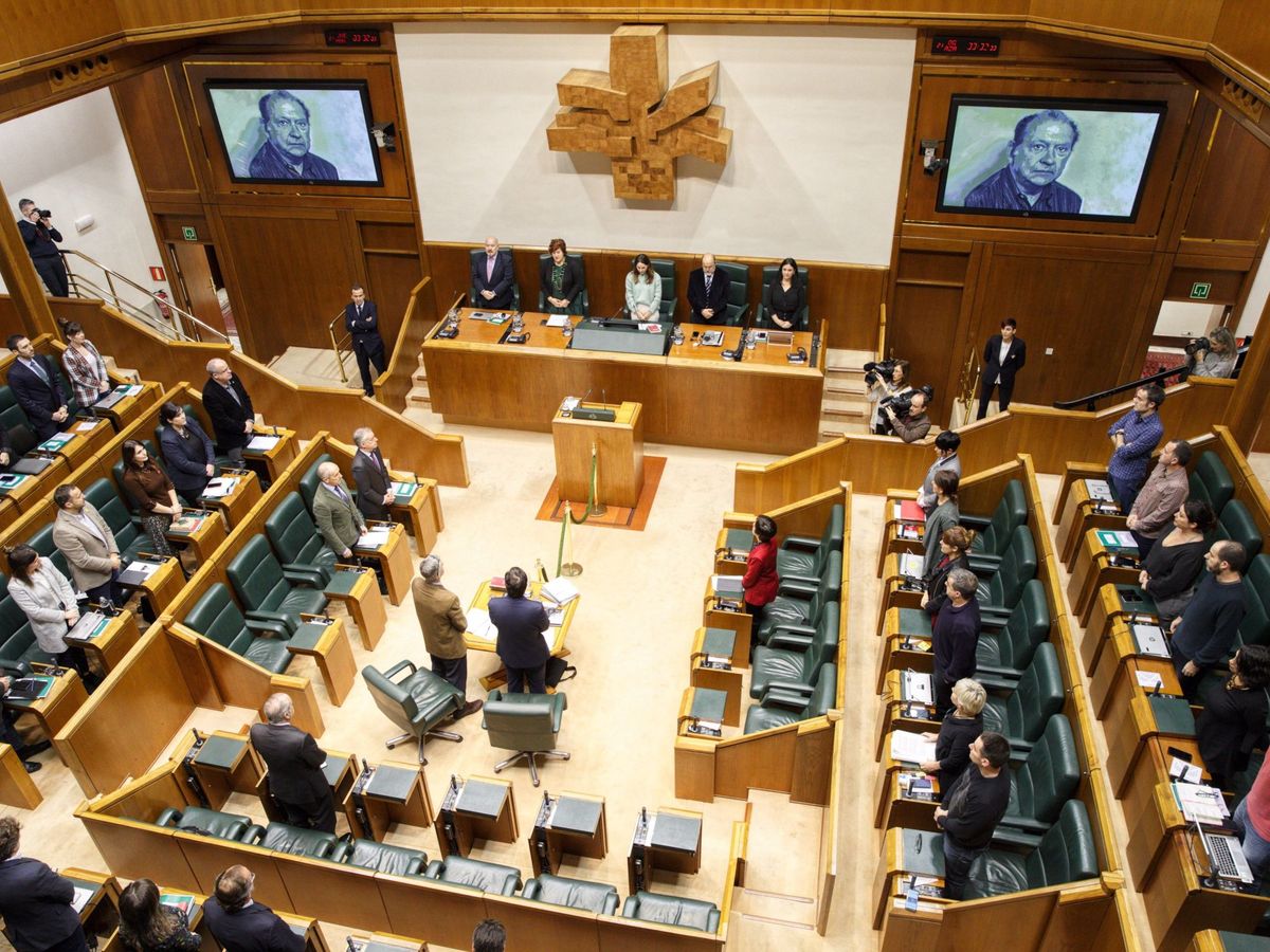 Foto: El Parlamento vasco, en una imagen de archivo del 21 de noviembre. (EFE)