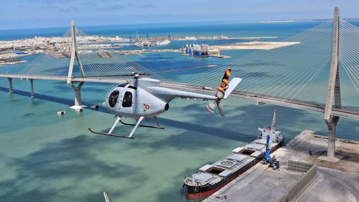 El último vuelo del mítico helicóptero H-500 y el esperado resurgir aéreo de la Armada 