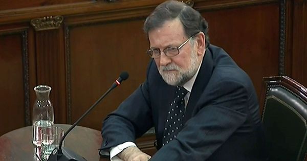 Foto: Imagen de la señal institucional del Tribunal Supremo del expresidente del Gobierno Mariano Rajoy declarando. (EFE)