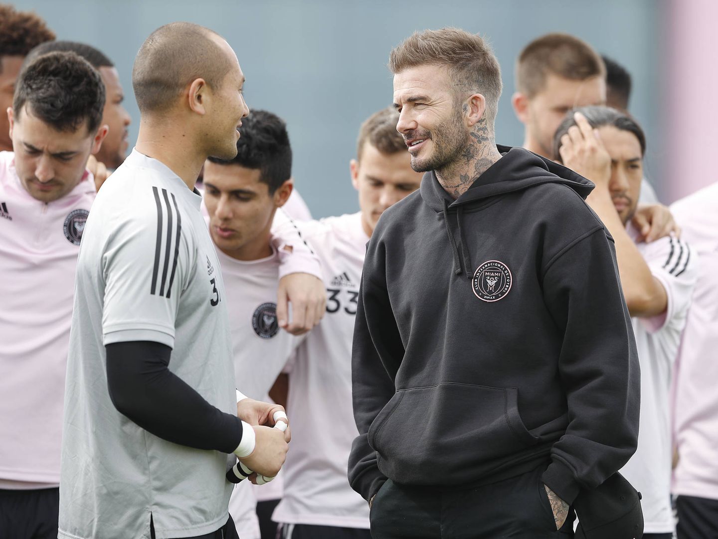  Beckham charla con su equipo. (Getty)