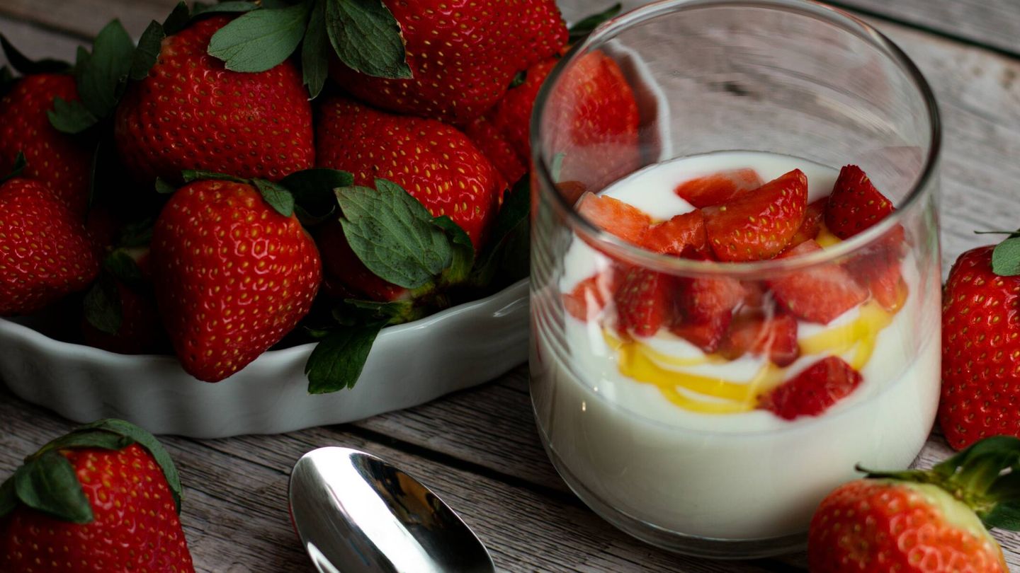 Mousse de yogur y frutos rojos. (Unsplash)