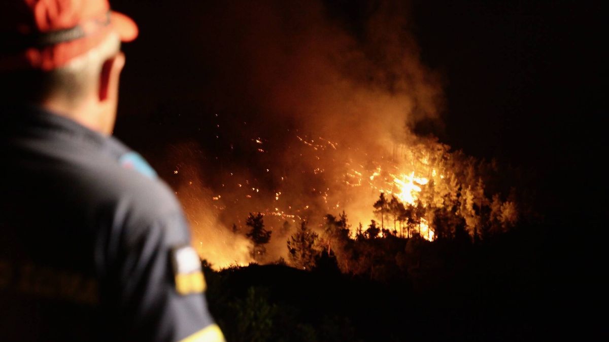 Las llamas devoran el Mediterráneo: los incendios avanzan en Grecia, Italia y Argelia