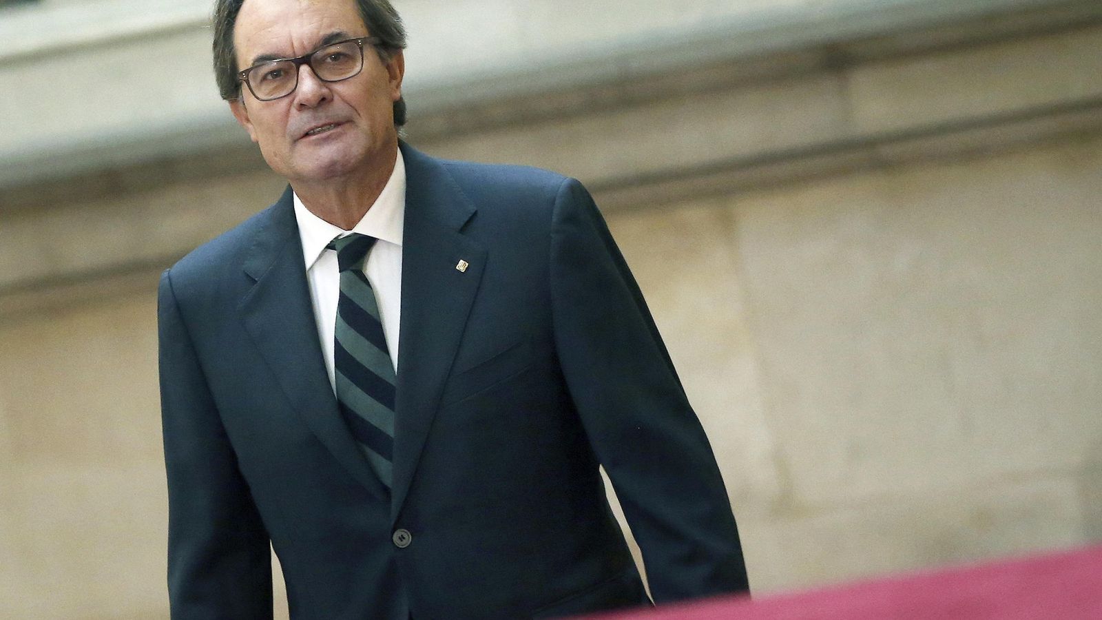 Foto:  El presidente de la Generalitat en funciones, Artur Mas, a su llegada al Parlament. (EFE)