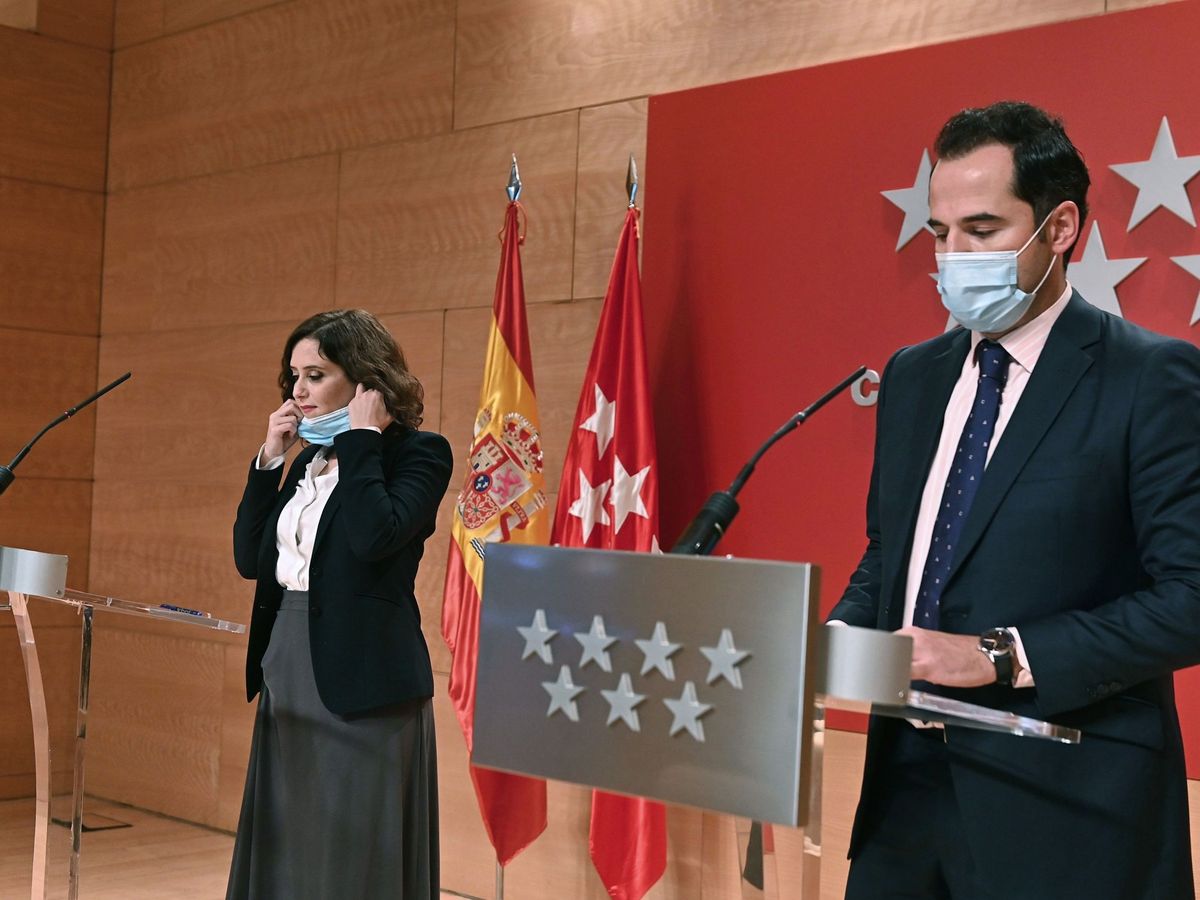 Foto: La presidenta de la Comunidad de Madrid, Isabel Díaz Ayuso (i) y su vicepresidente Ignacio Aguado (d). (EFE)
