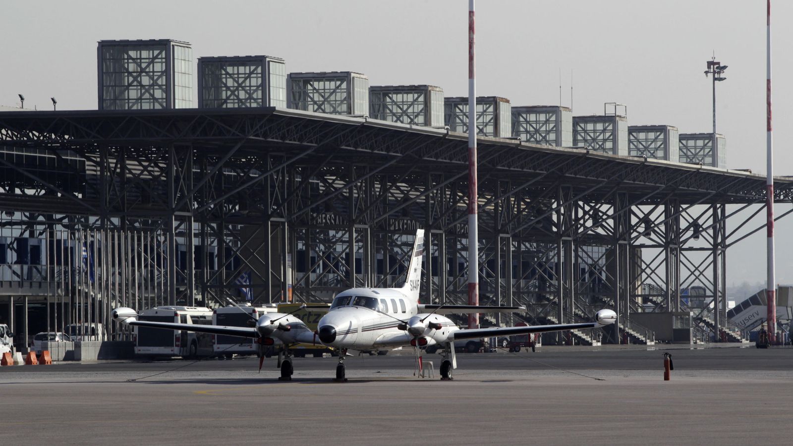 Foto: Un avión en el aeropuerto de Tesalónica. (Reuters)
