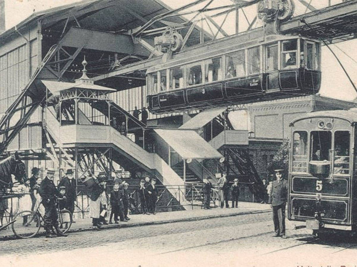 Foto: La increíble historia del tren al revés de la ciudad alemana de Wuppertal (Wuppertal Schwebebahn)