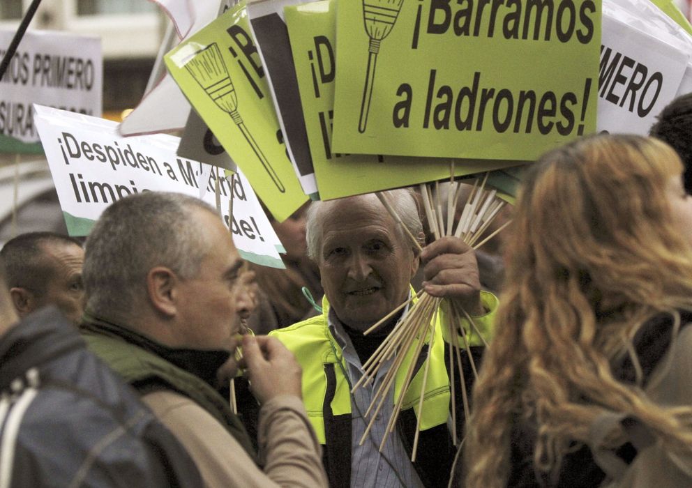 Foto: Manifestación de apoyo a los barrenderos y jardineros de Madrid. (EFE)