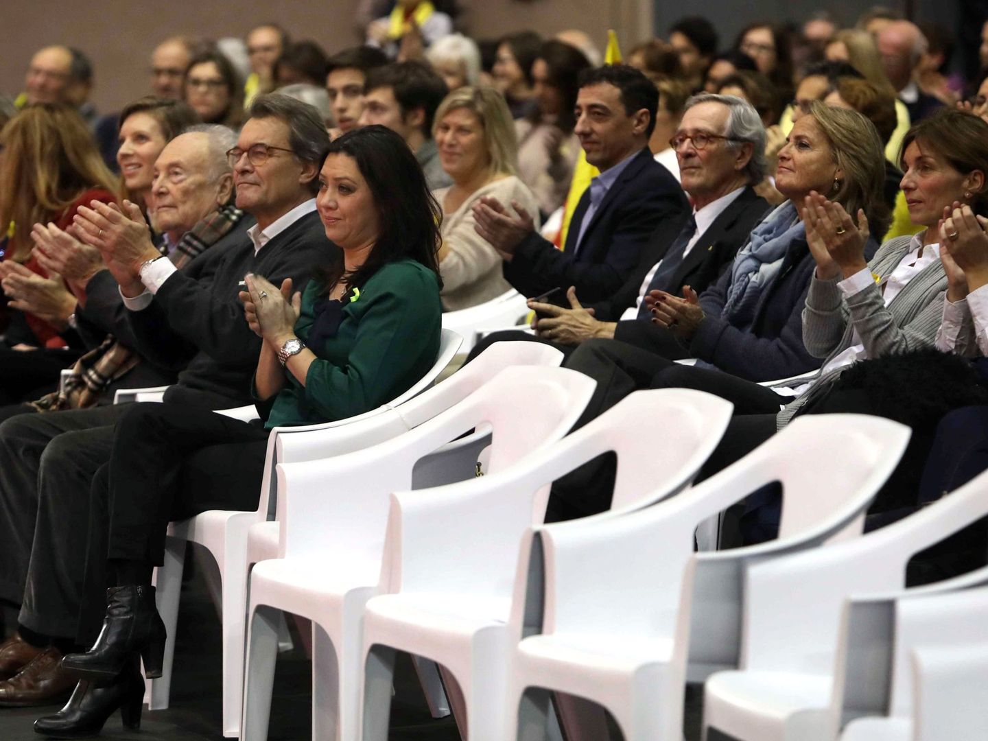 Marcela Topor al inicio del acto central de campaña de Junts Per Catalunya. (EFE/Toni Albir)