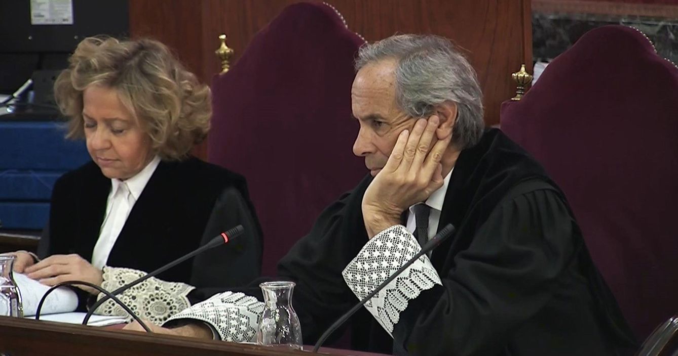 El fiscal Javier Moreno y la fiscal general del Estado, Consuelo Madrigal. (EFE)